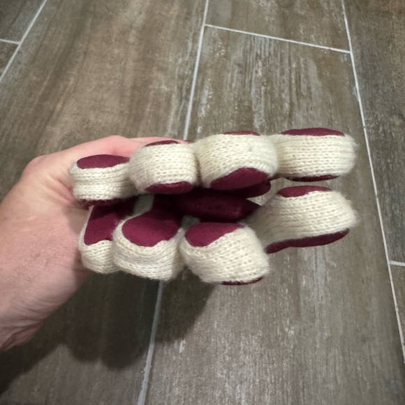 3M Thinsulate Maroon and Ivory Thermal Gloves - Picture 7 of 7